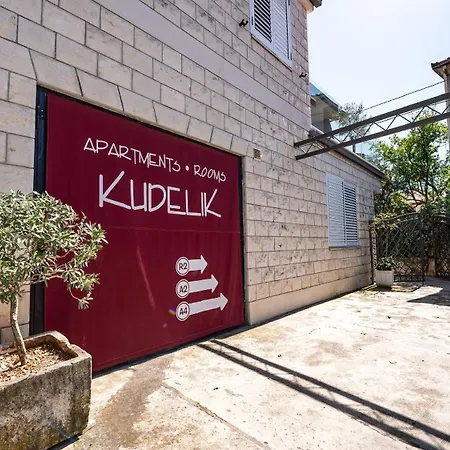 Kudelik 아파트 트로기르