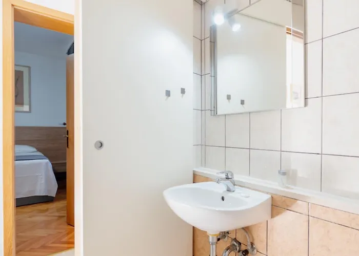 库迪利克公寓 特罗吉尔