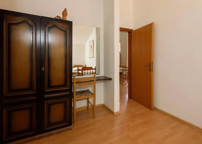 库迪利克公寓 特罗吉尔